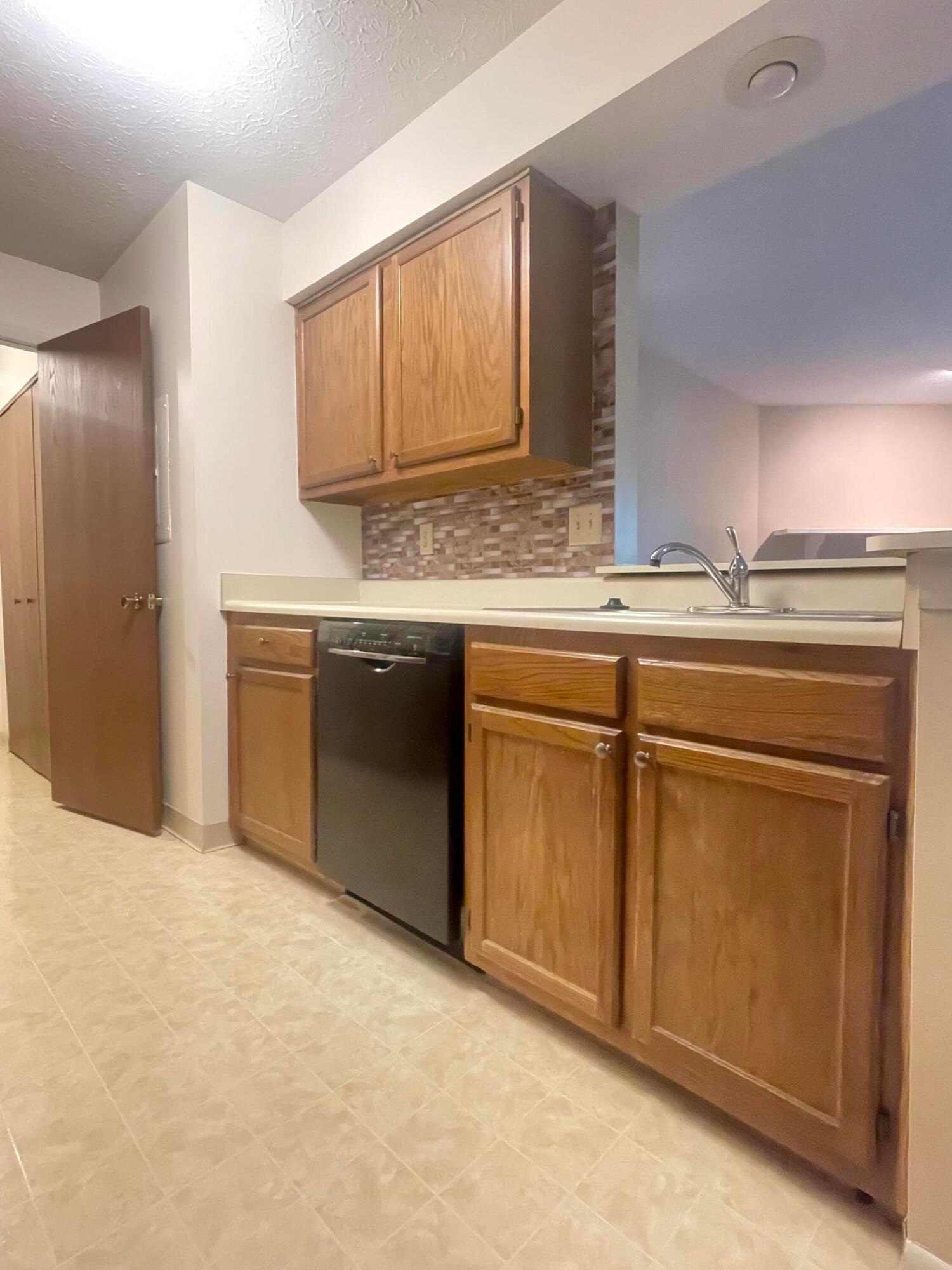 2188 Hedgerow Road, Unit 2188G Columbus, OH 43220 - Photo 6 of 26 Kitchen 2