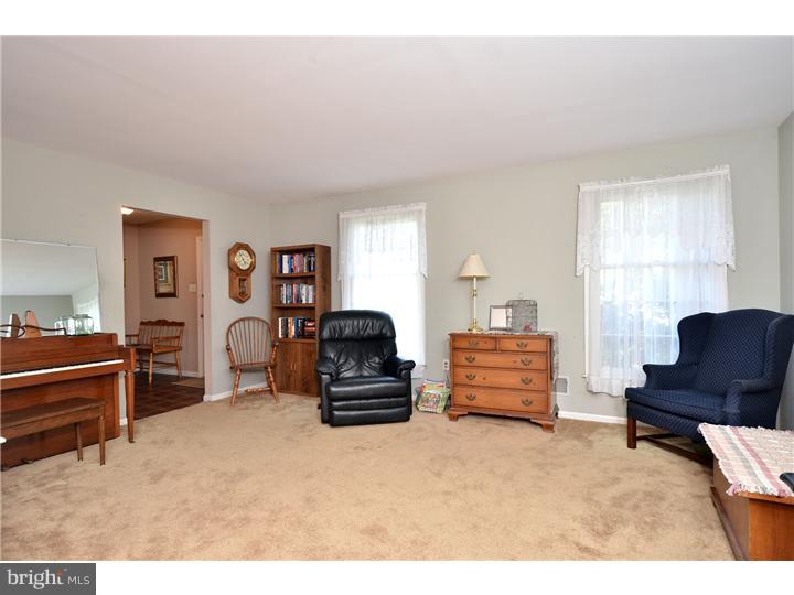 28 Crestview Road Phoenixville, PA 19460 - Photo 11 of 24 Living Room