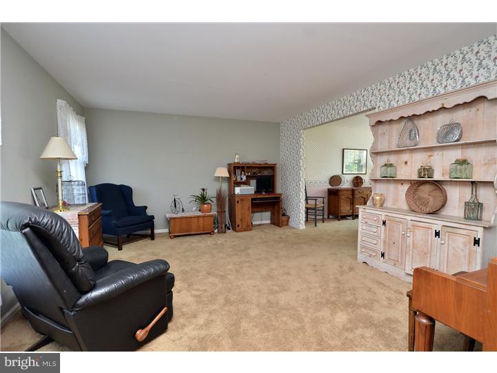 28 Crestview Road Phoenixville, PA 19460 - Photo 12 of 24 Living Room