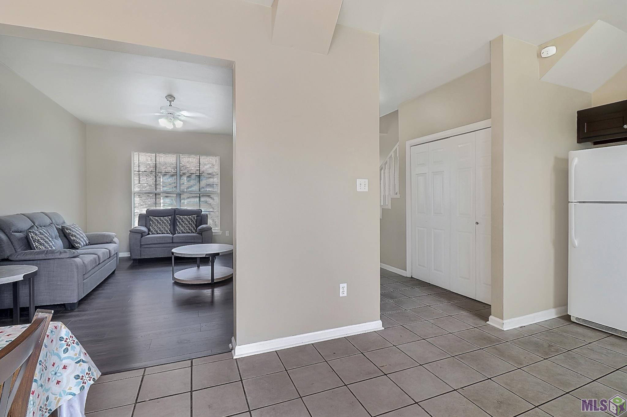 678 Gloria Drive, Unit 10 Baton Rouge, LA 70819 - Photo 17 of 28 Unit 5 living room