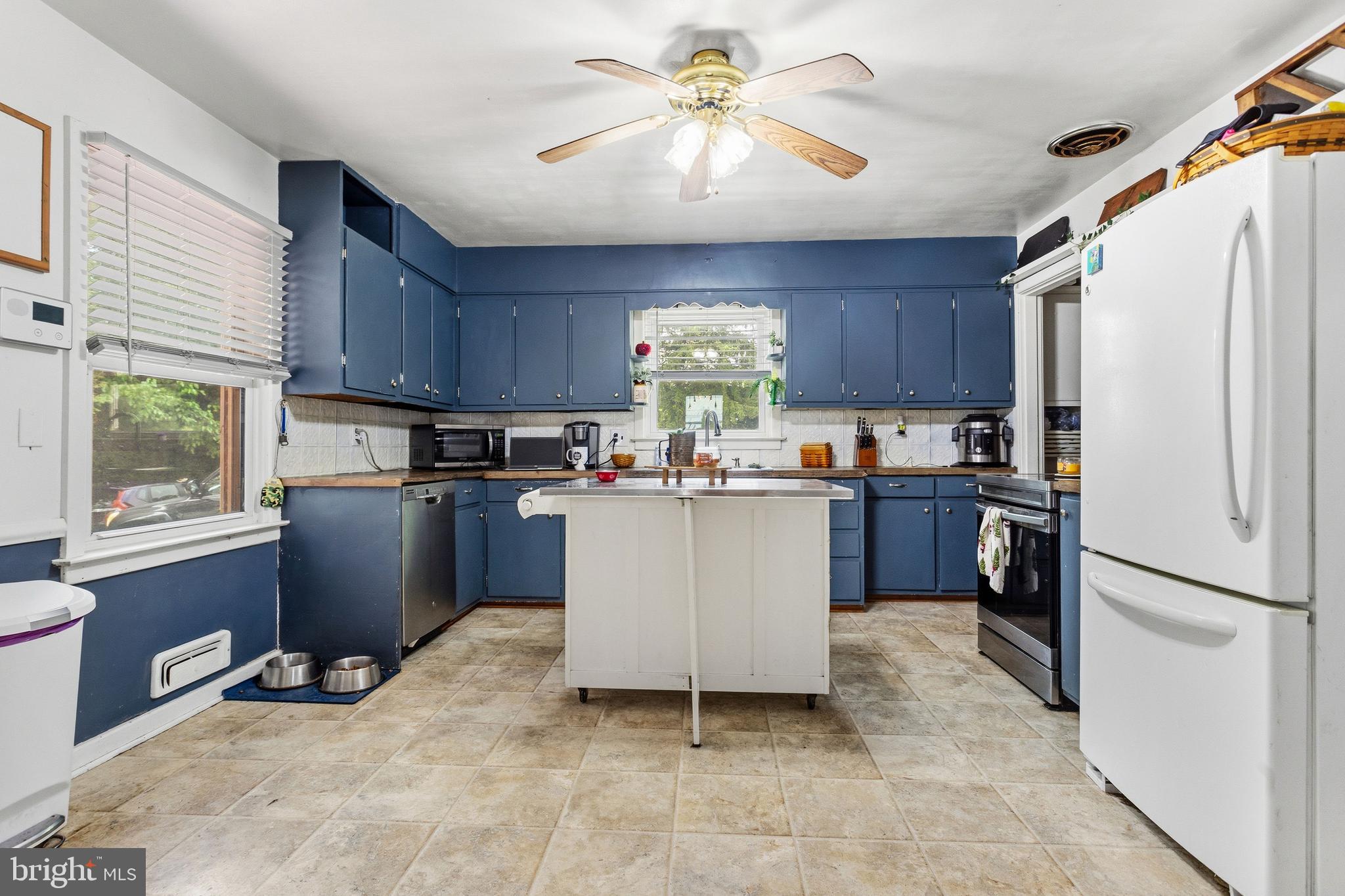480 Hanover Road York, PA 17408 - Photo 9 of 24 Kitchen