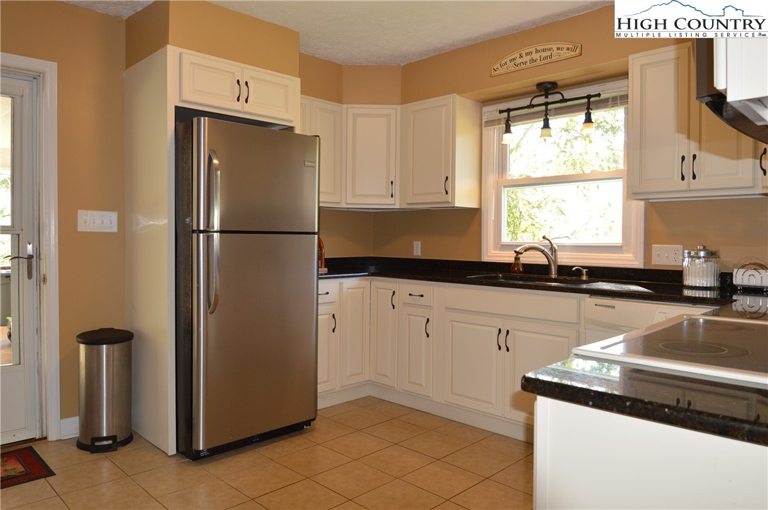 241 Pleasant Home Road Sparta, NC 28675 - Photo 5 of 46 Gallery Image 5