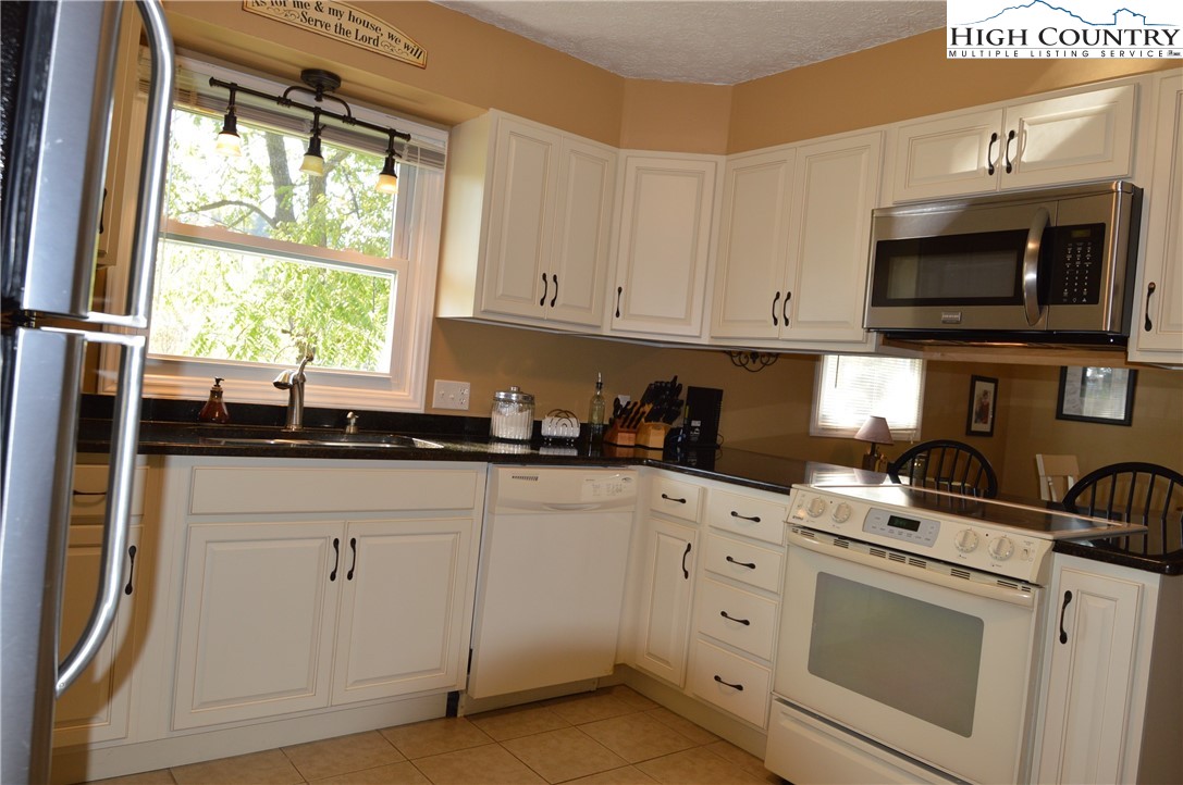 241 Pleasant Home Road Sparta, NC 28675 - Photo 6 of 46 Gallery Image 6