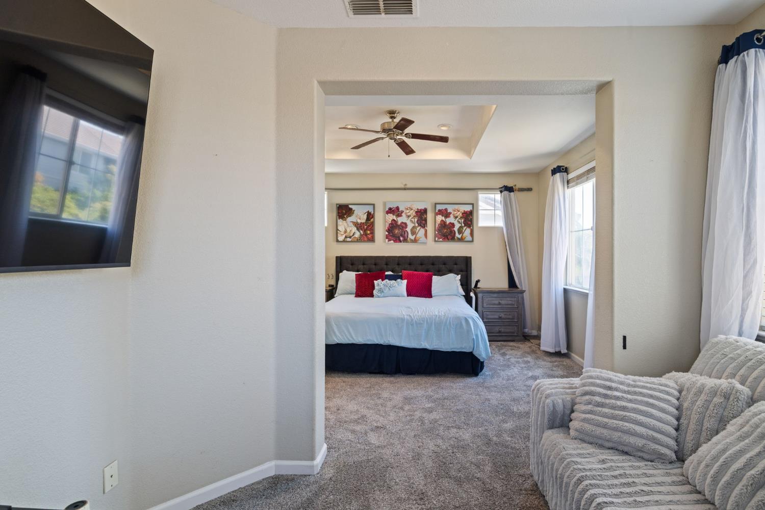 562 Ranger Street Oakdale, CA 95361 - Photo 35 of 63 Seating area looking into master bedroom