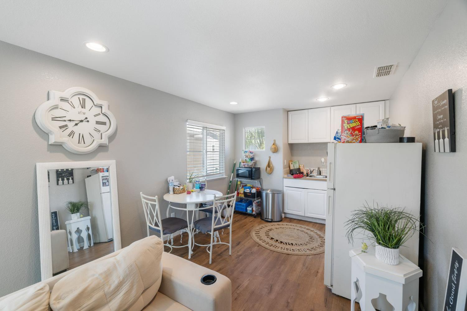 562 Ranger Street Oakdale, CA 95361 - Photo 52 of 63 Apartment (ADU) kitchen and eating area