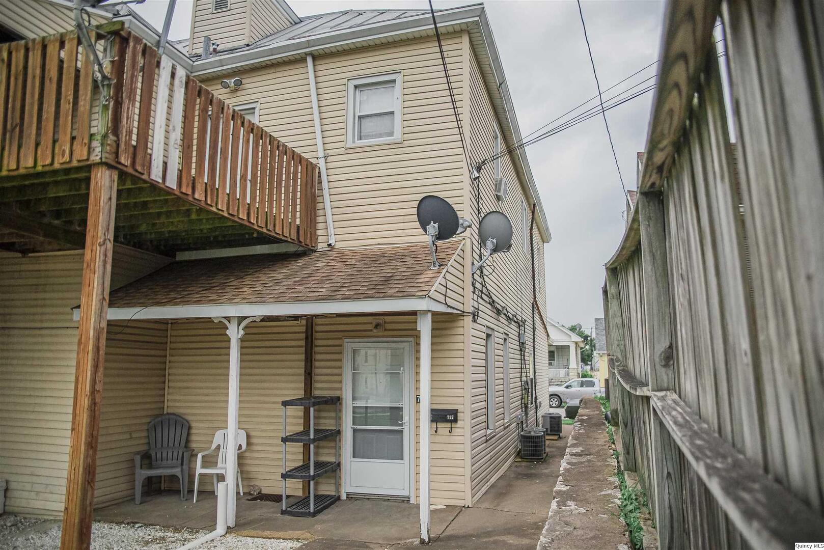 727-729 Monroe Street Quincy, IL 62301 - Photo 3 of 7 a view of balcony
