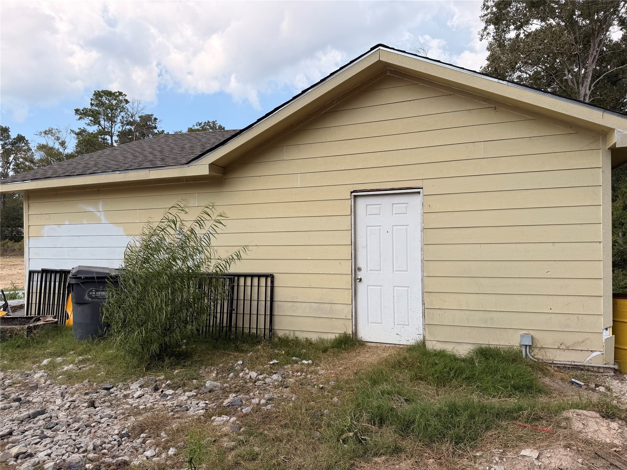 62 Short Leaf Drive Huffman, TX 77336 - Photo 7 of 33 a backyard of a house