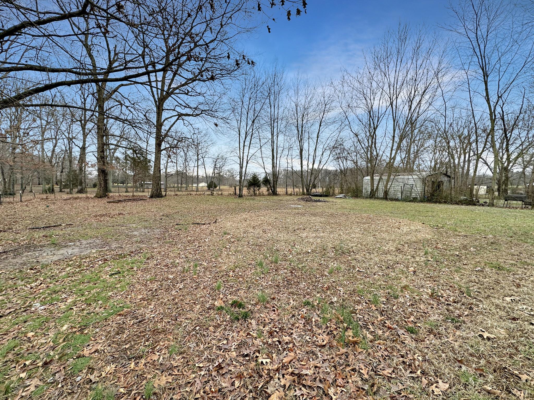 2637 Lake Road Clarksville, TN 37042 - Photo 4 of 15 Gallery Image 4