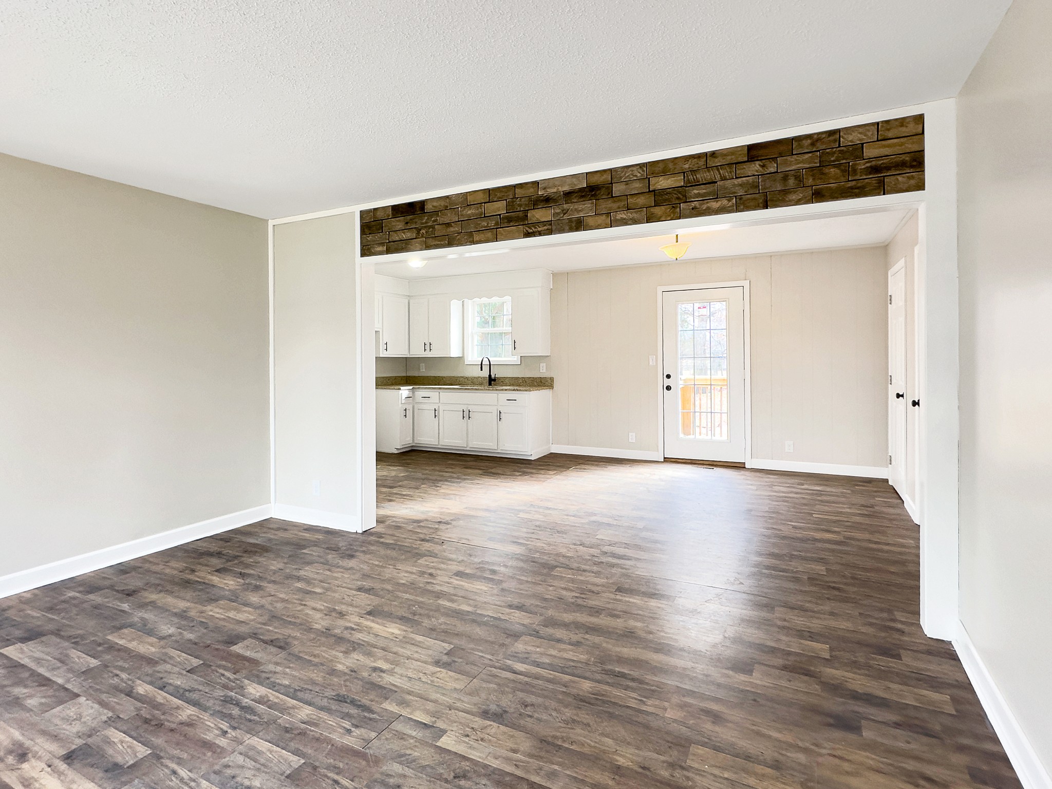 2637 Lake Road Clarksville, TN 37042 - Photo 5 of 15 Gallery Image 5