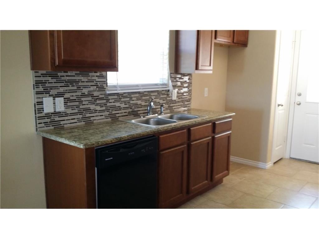 925 Parkplace Ridge, Unit 925 Princeton, TX 75407 - Photo 4 of 9