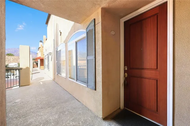 a view of livingroom with furniture