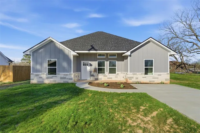 $308,000 | 412 East Hunt Street, Bremond, TX 76629