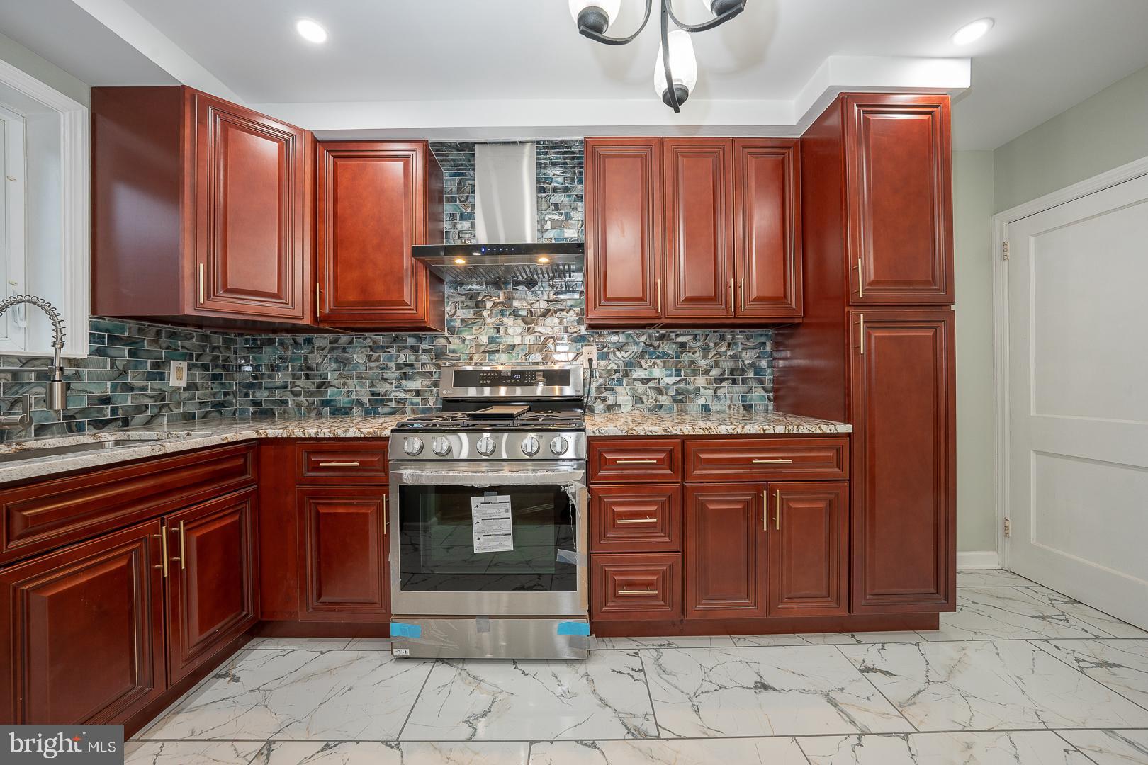 121 Ashton Road Upper Darby, PA 19082 - Photo 2 of 75