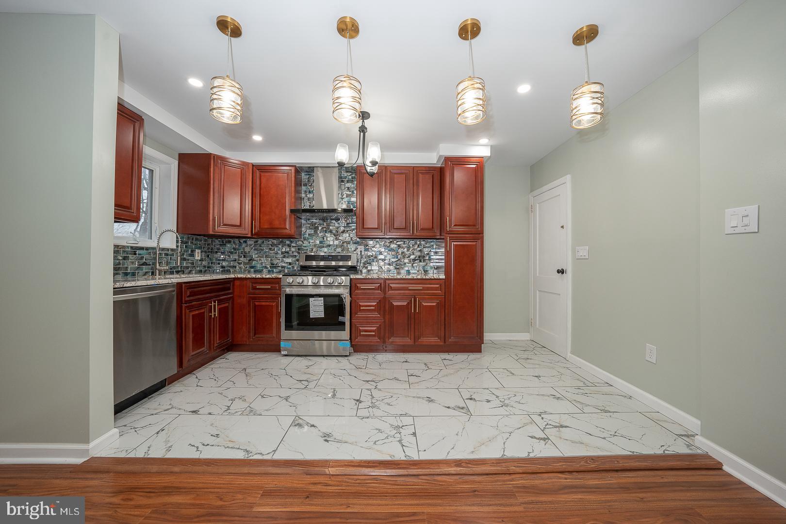 121 Ashton Road Upper Darby, PA 19082 - Photo 9 of 75