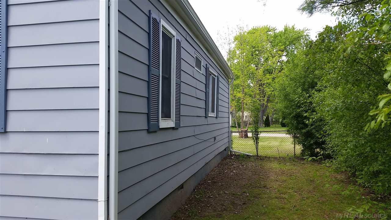 2340 Lindell Road Sterling Heights, MI 48310 - Photo 4 of 17 East side of home