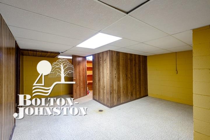 412 Lexington Road Grosse Pointe, MI 48236 - Photo 39 of 43 50037940-38.JPG