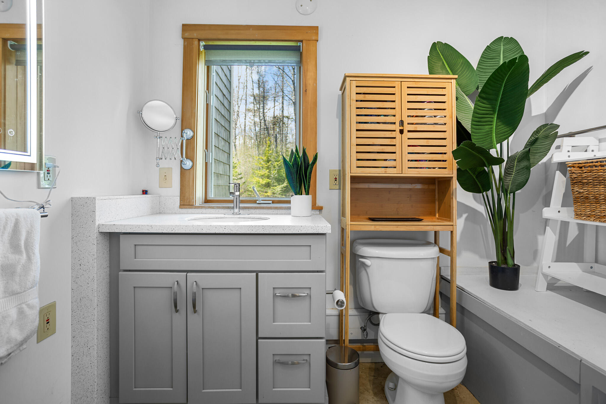 1428 Main Road Islesboro, ME 04848 - Photo 35 of 48 bathroom2