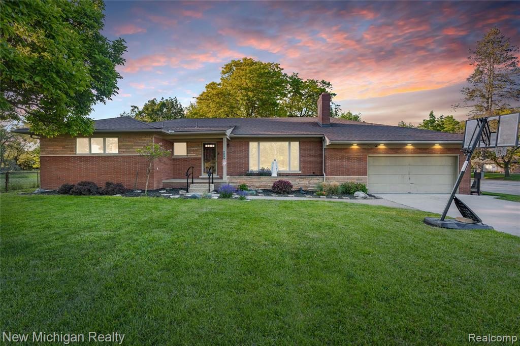 8359 Chicago Road Warren, MI 48093 - Photo 2 of 74