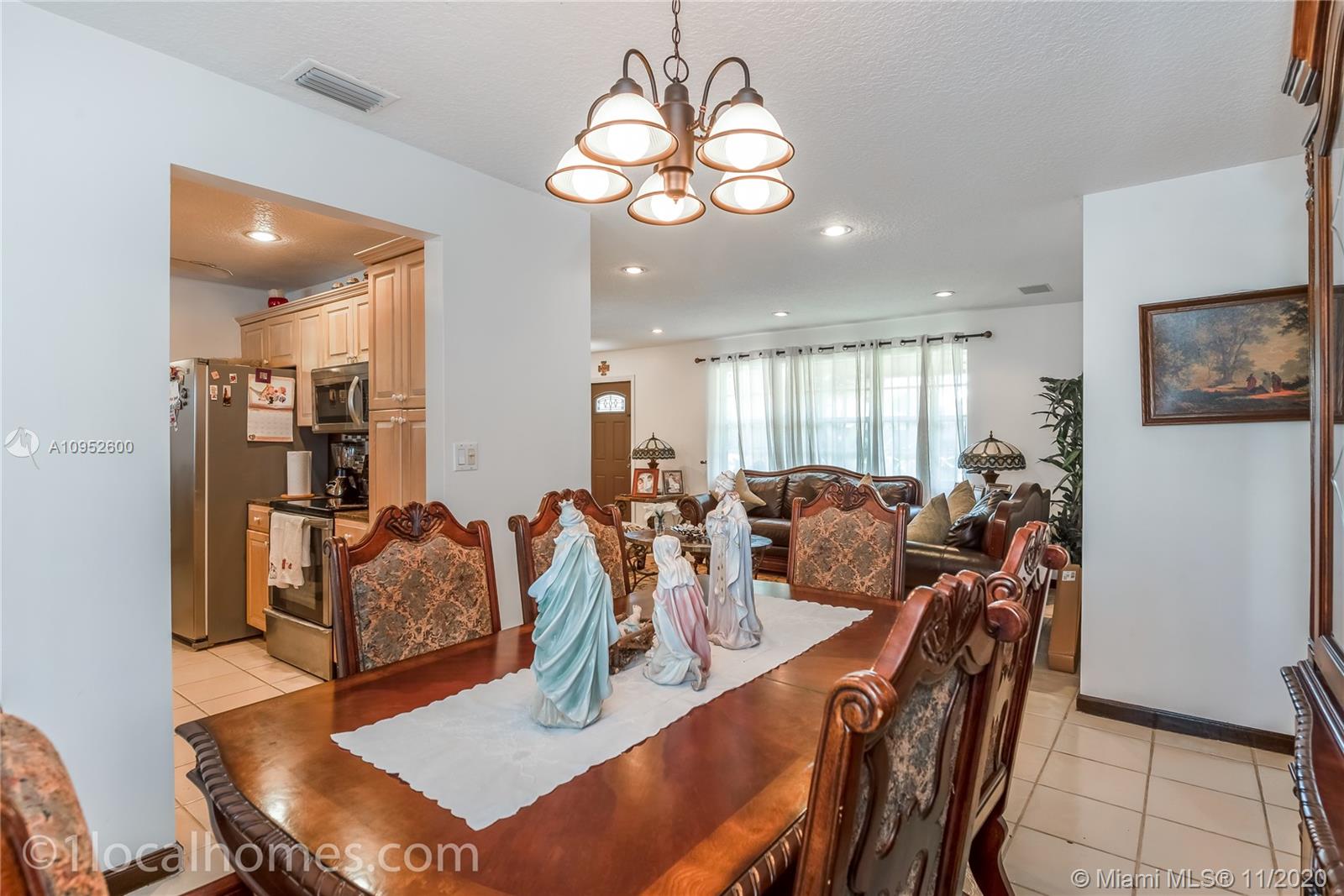 12901 Southwest 148th Terrace Road Miami, FL 33186 - Photo 11 of 25 Gallery Image 11