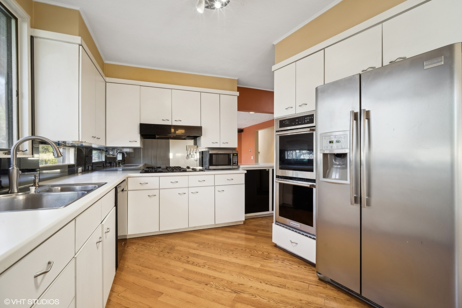 800 Edgewood Lane Glenview, IL 60025 - Photo 9 of 20 a kitchen with granite countertop a refrigerator a sink a stove and cabinets