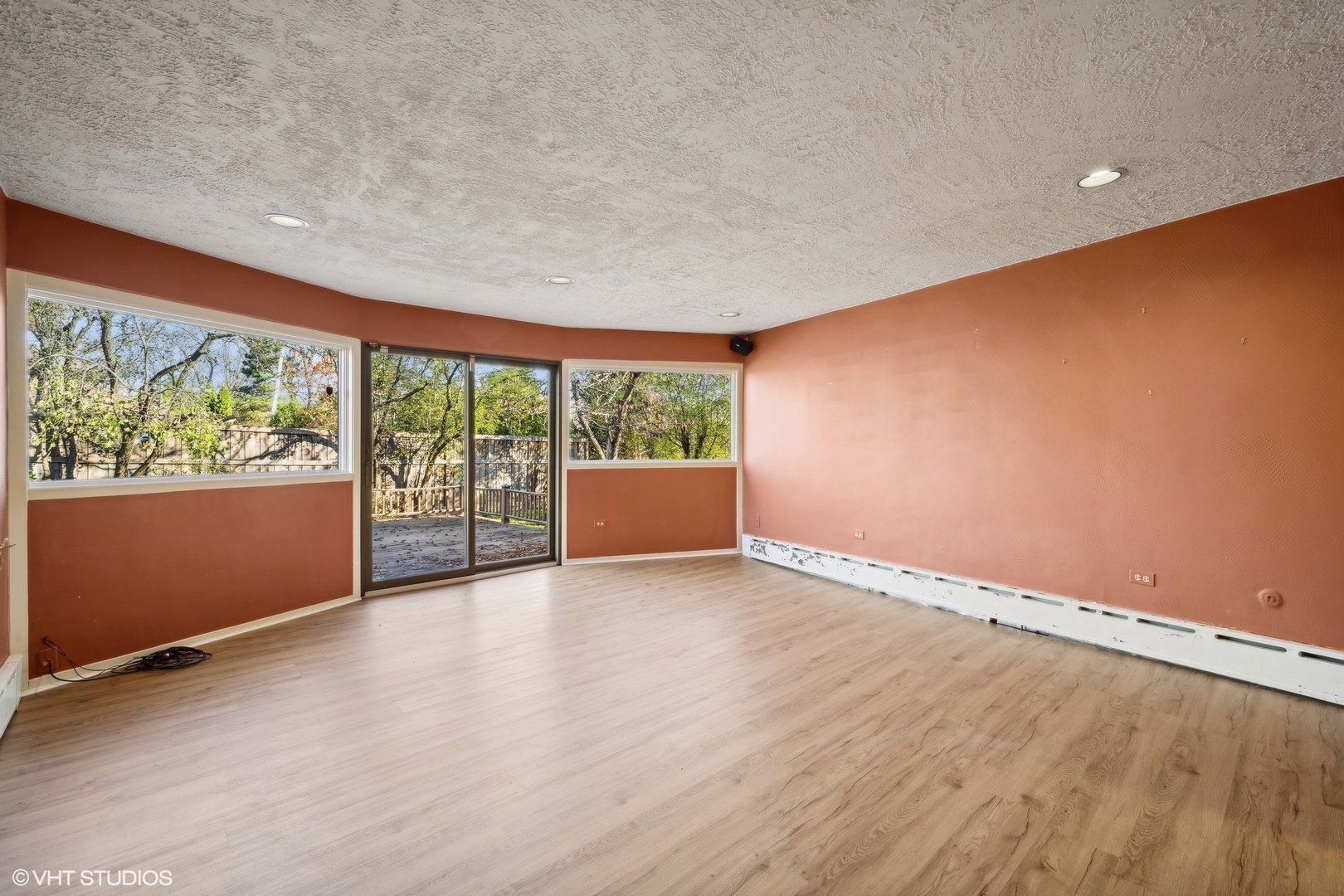800 Edgewood Lane Glenview, IL 60025 - Photo 12 of 20 an empty room with wooden floor and glass door