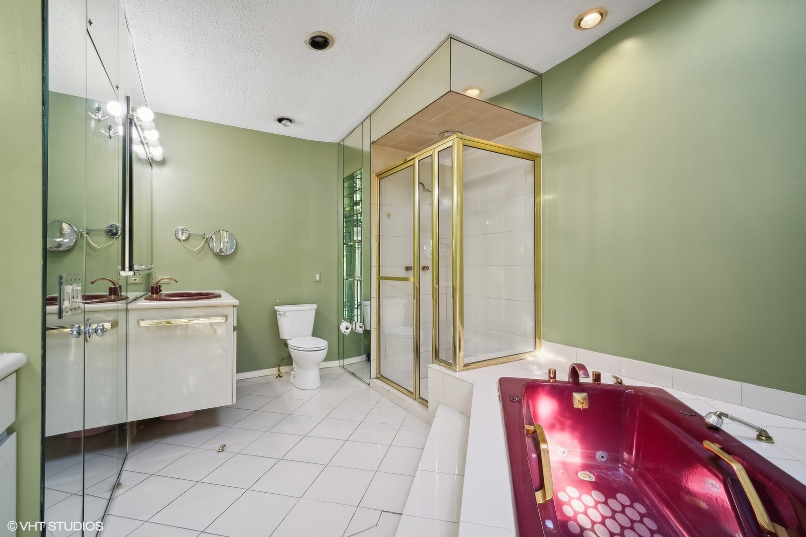 800 Edgewood Lane Glenview, IL 60025 - Photo 16 of 20 a spacious bathroom with a sink mirror vanity and toilet