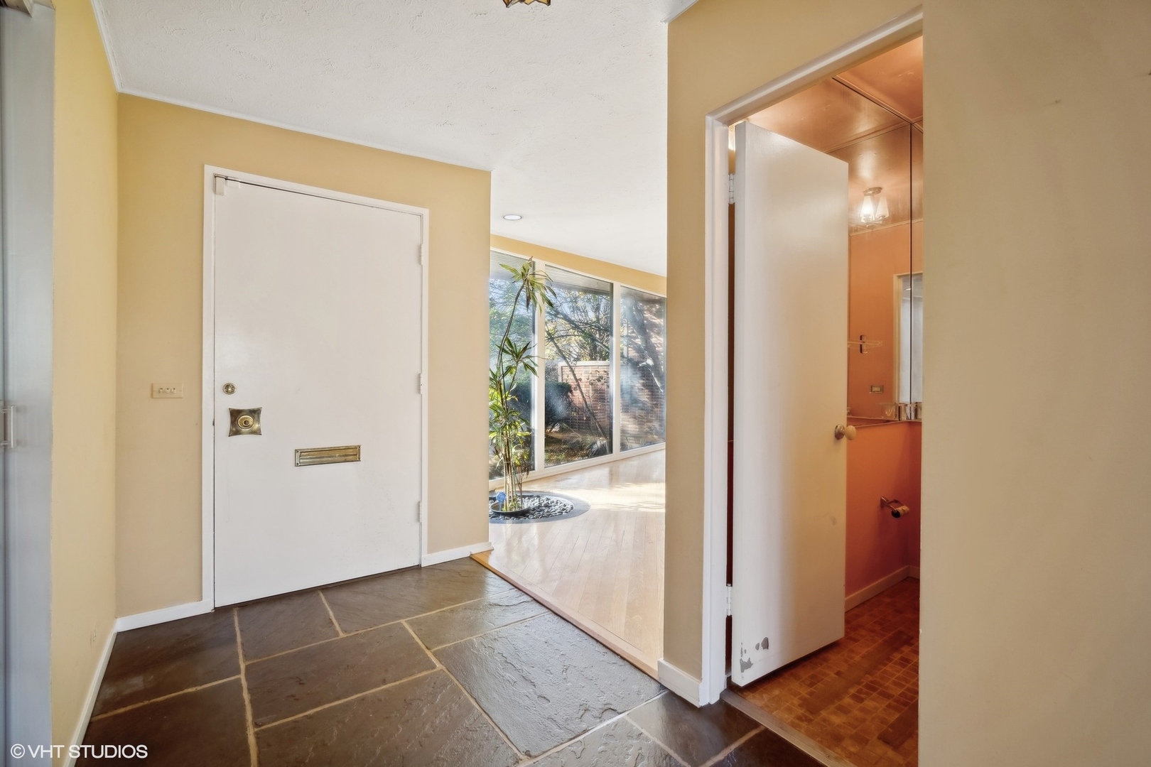 800 Edgewood Lane Glenview, IL 60025 - Photo 2 of 20 a view of a bathroom from a hallway