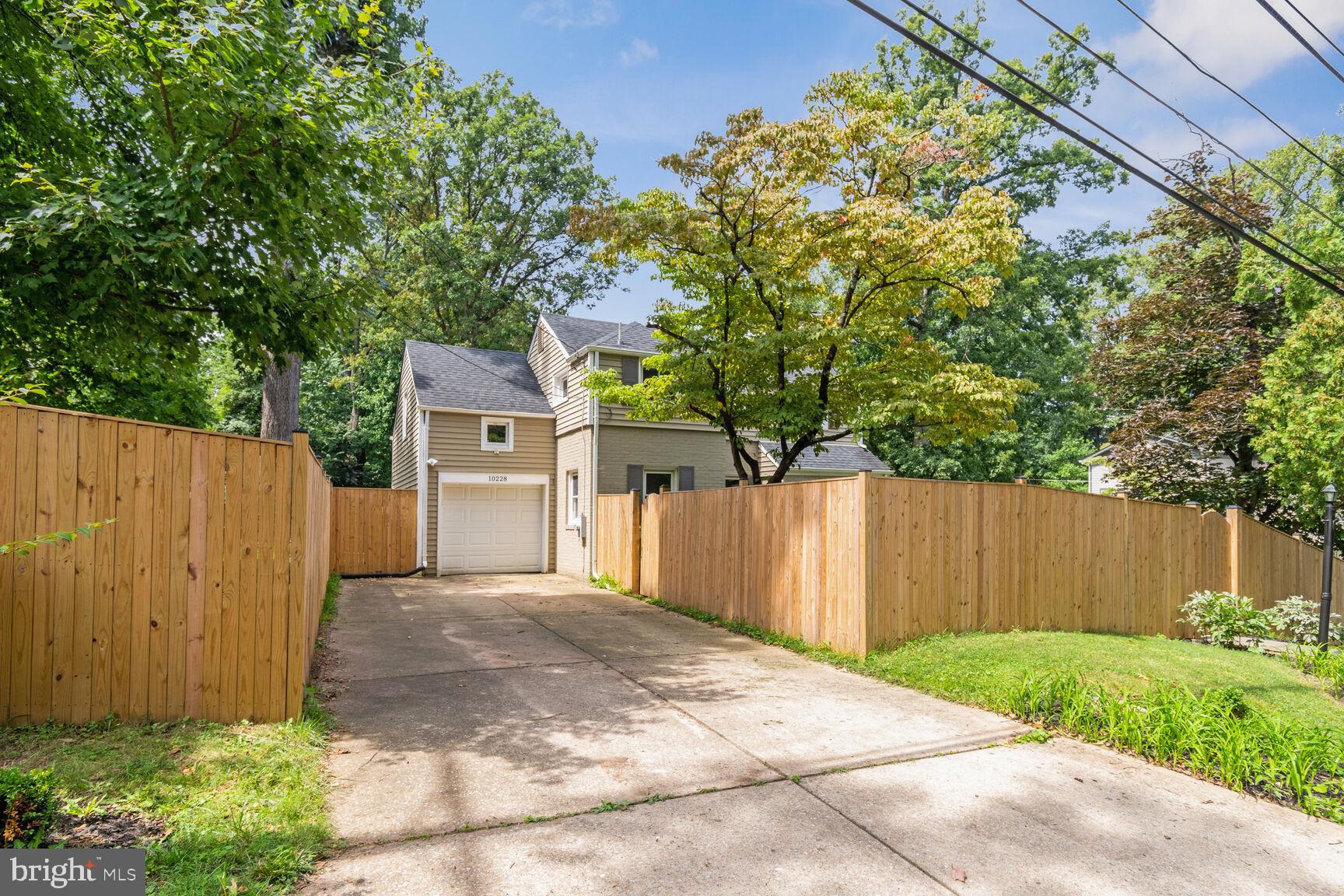 10228 Edgewood Avenue Silver Spring, MD 20901 - Photo 3 of 30 Gallery Image 3