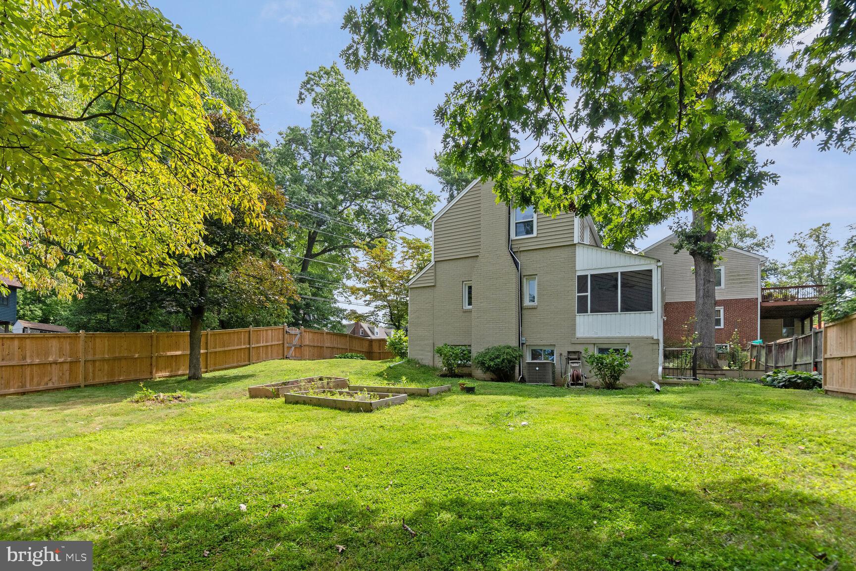 10228 Edgewood Avenue Silver Spring, MD 20901 - Photo 4 of 30 Gallery Image 4