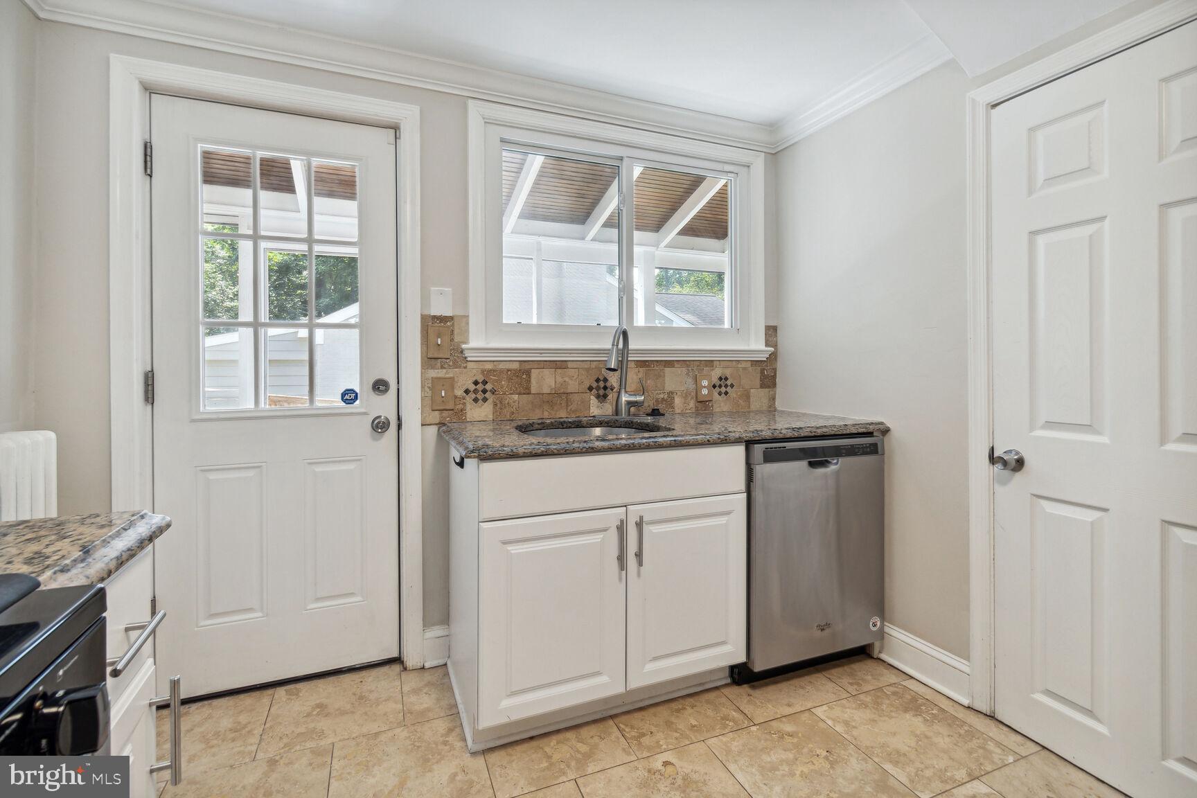 10228 Edgewood Avenue Silver Spring, MD 20901 - Photo 9 of 30 Gallery Image 9