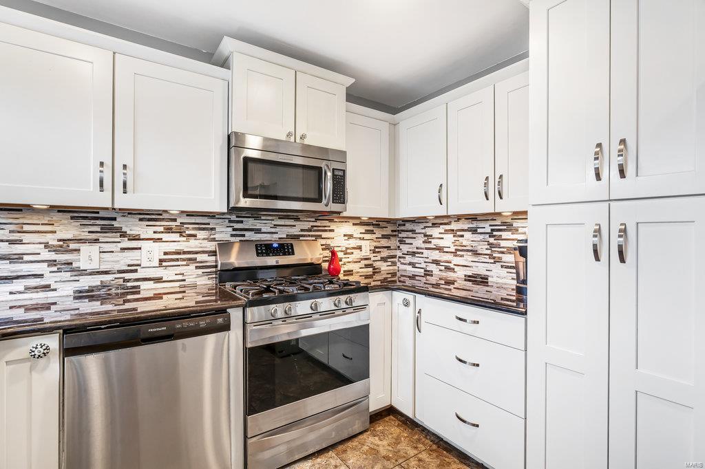 14345 Ladue Road Chesterfield, MO 63017 - Photo 5 of 42