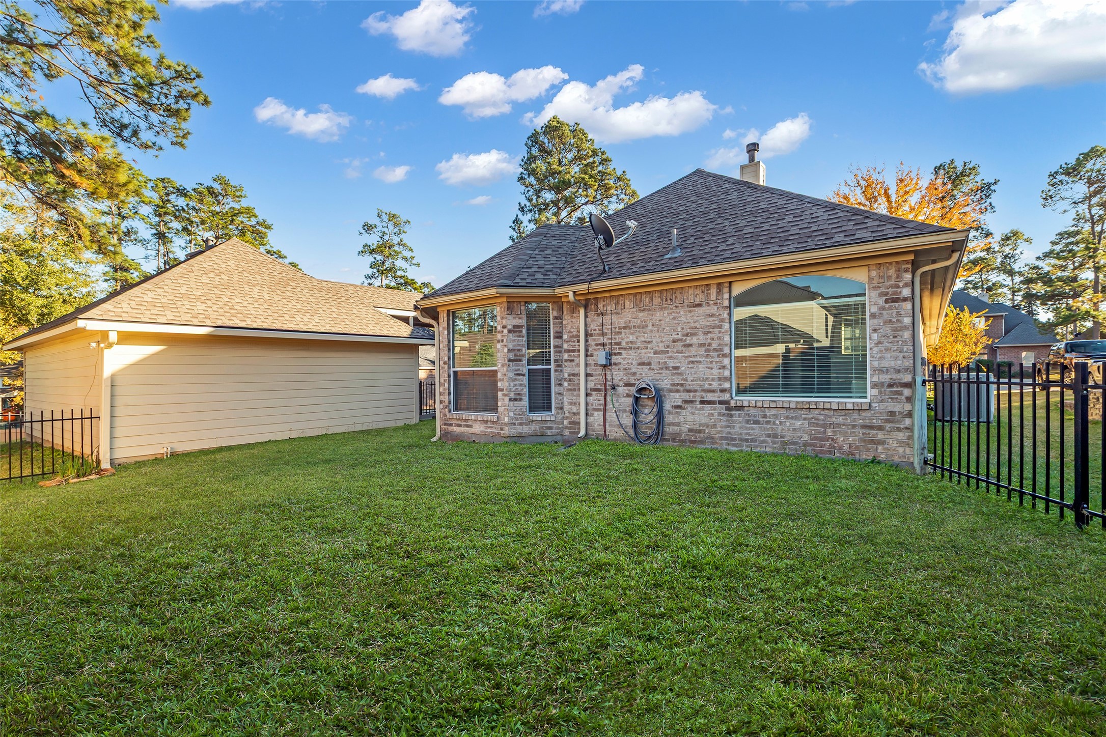 35 West Pines Drive Montgomery, TX 77356 - Photo 26 of 30 a front view of a house with a garden