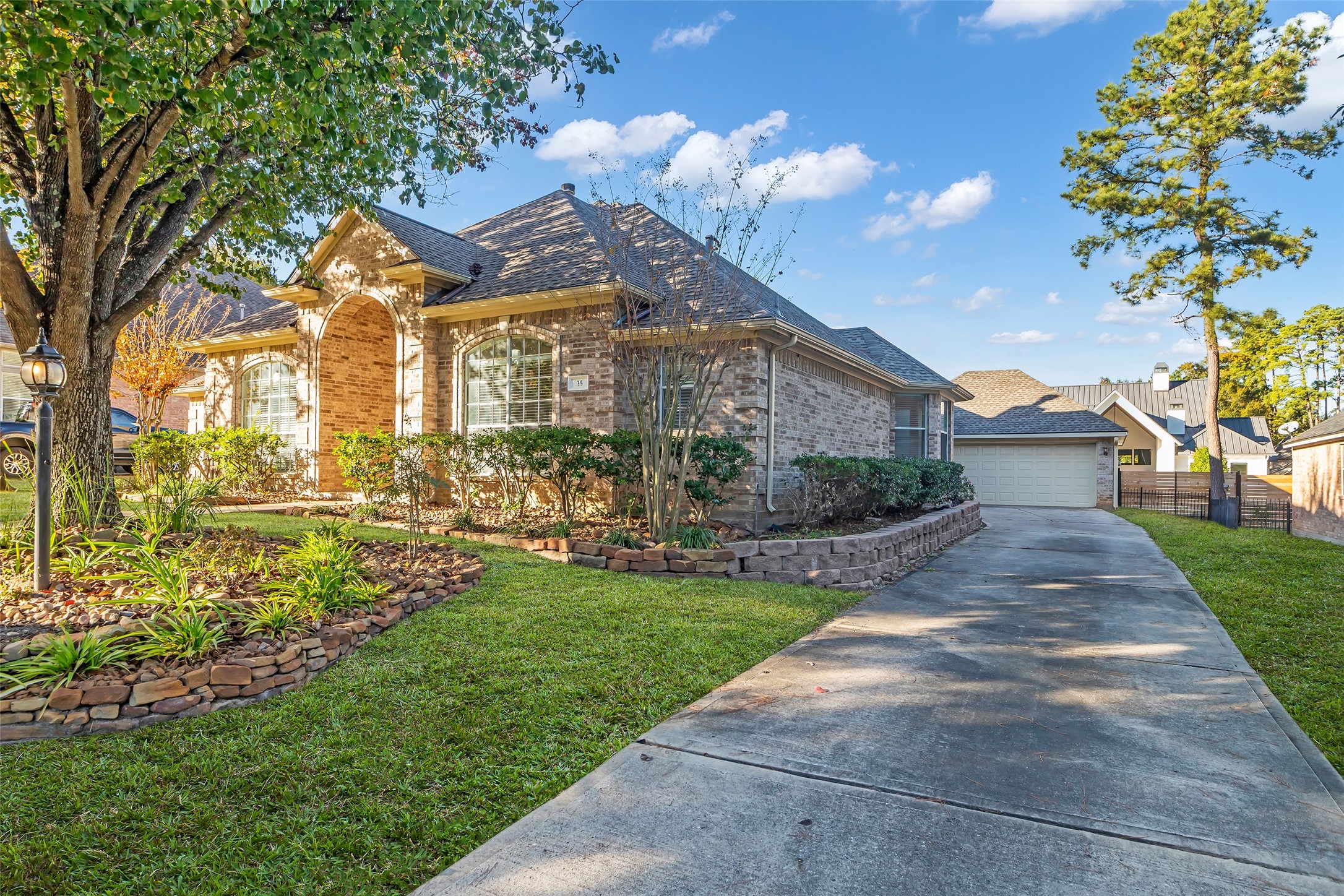 35 West Pines Drive Montgomery, TX 77356 - Photo 3 of 30 a front view of a house with a garden
