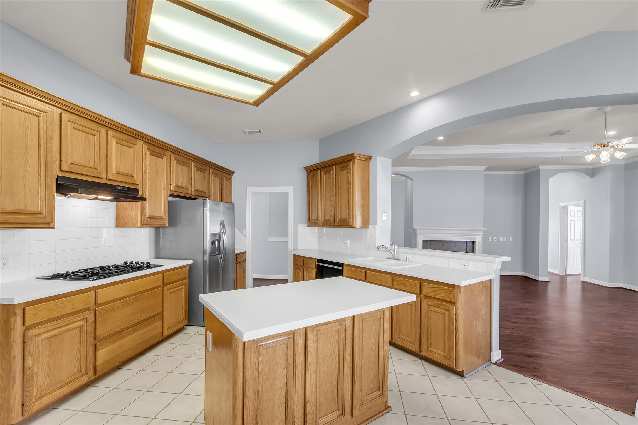 35 West Pines Drive Montgomery, TX 77356 - Photo 5 of 30 a kitchen with a stove a sink a refrigerator and chairs