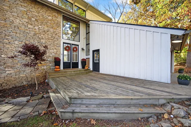 $629,000 | 9428 South Harbour Pointe Drive, Bloomington, IN 47401