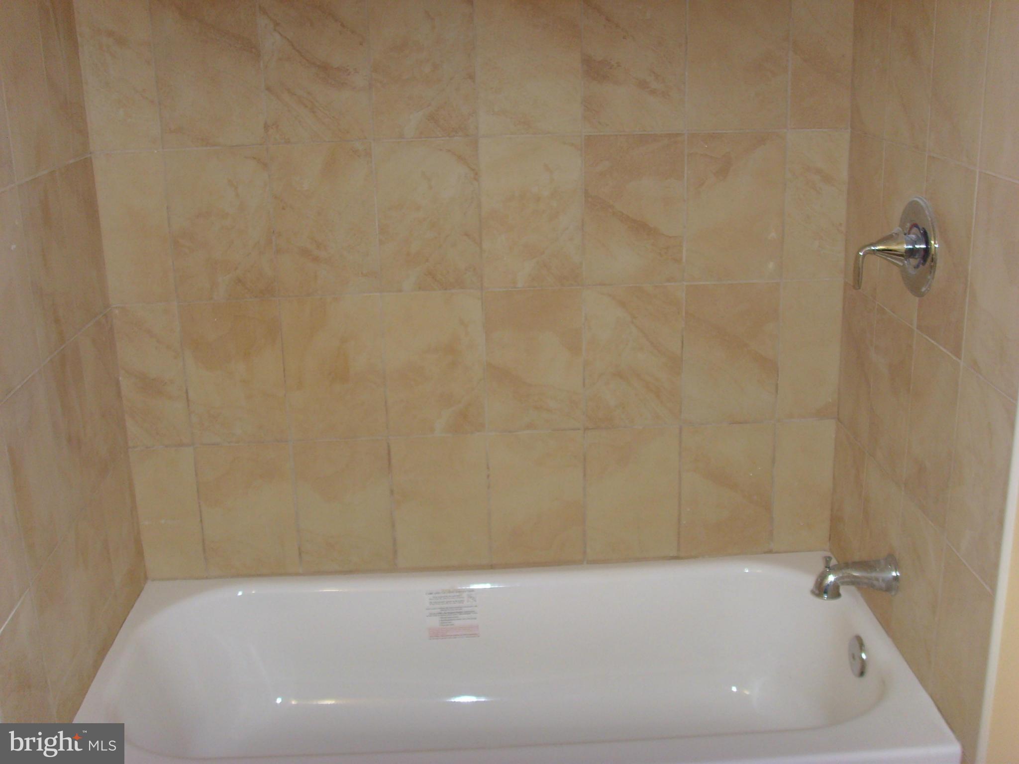 1228 Silverthorne Road Baltimore, MD 21239 - Photo 18 of 19 Bath