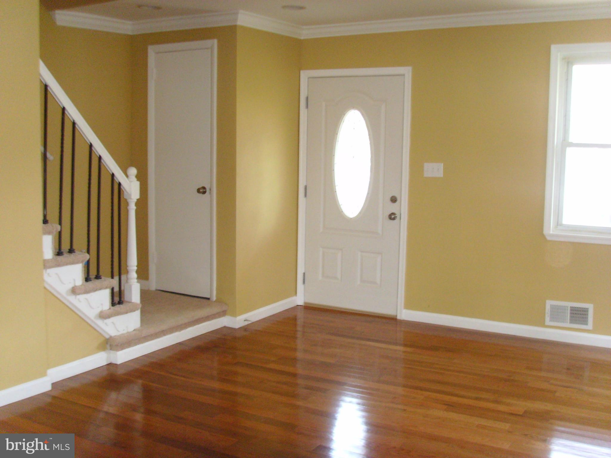 1228 Silverthorne Road Baltimore, MD 21239 - Photo 3 of 19 Living Room