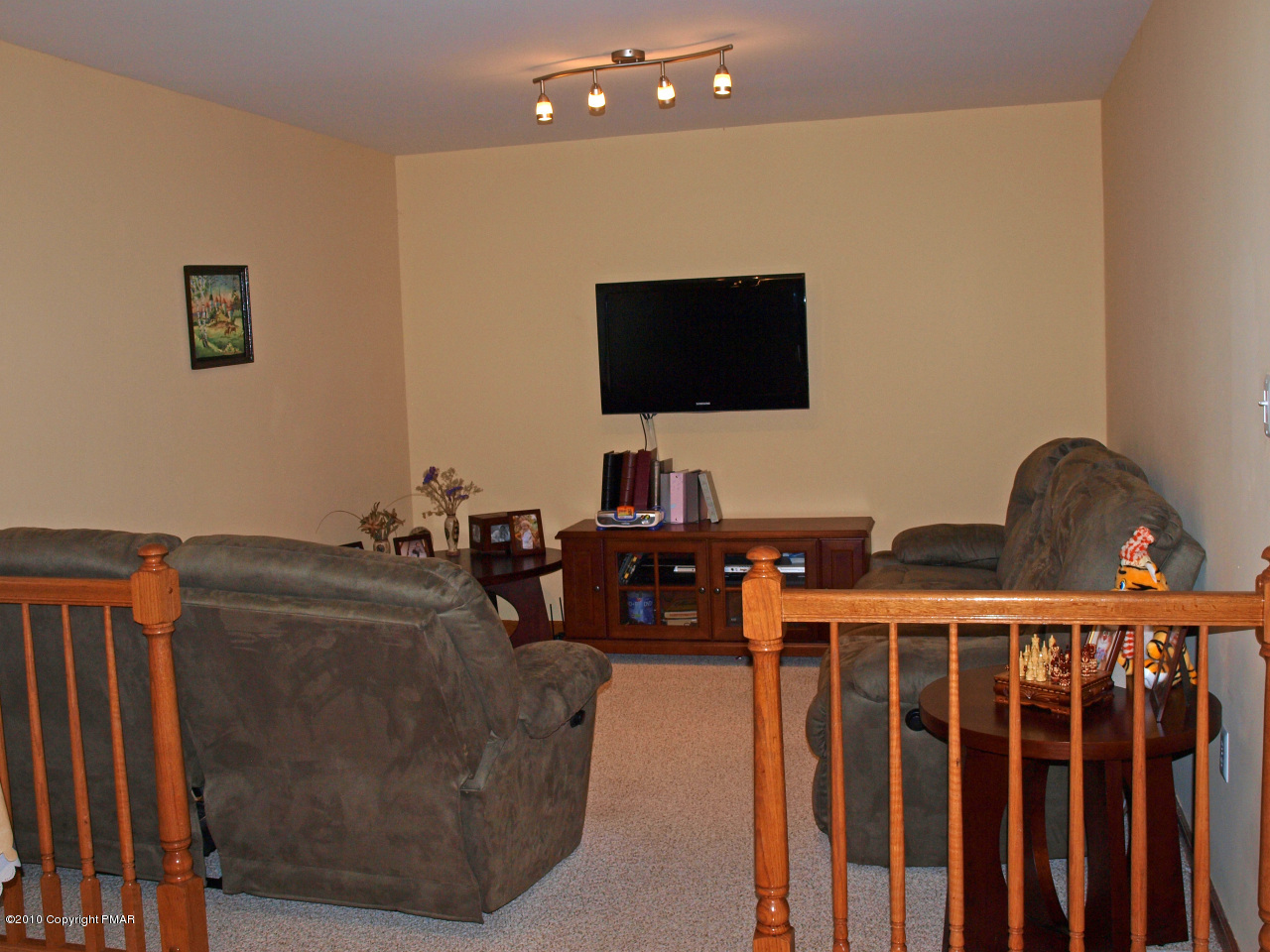 2918 Northampton Road Tobyhanna, PA 18466 - Photo 8 of 13 Living Room