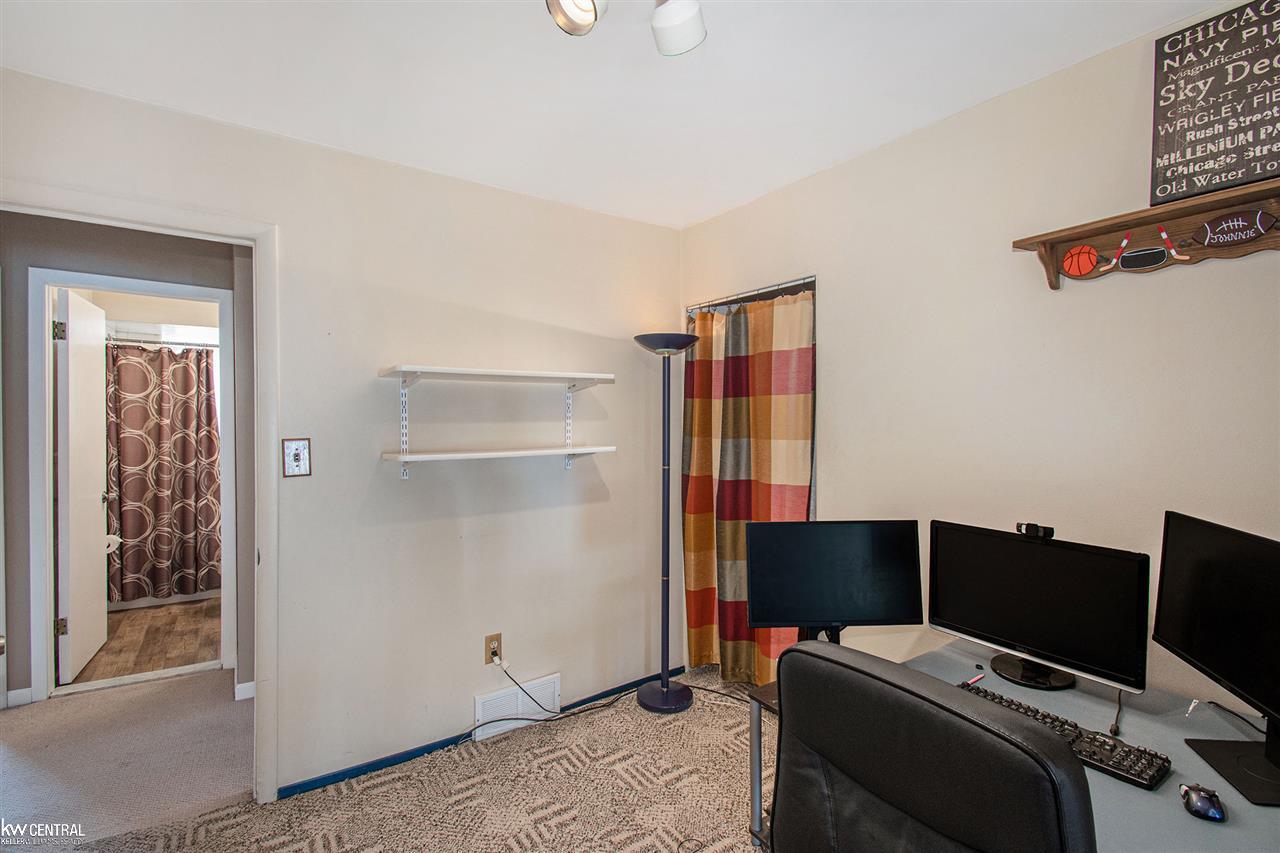 18049 Rainbow Road Fraser, MI 48026 - Photo 12 of 25 50017346-11.JPG