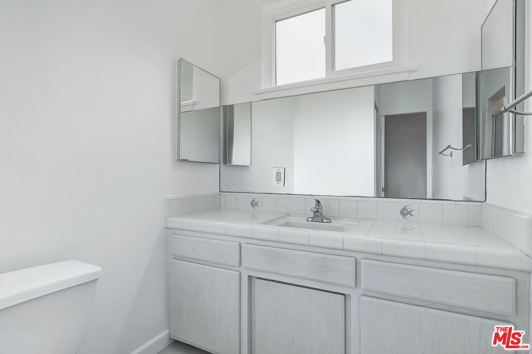 8531 Walnut Drive Los Angeles, CA 90046 - Photo 23 of 27 Gallery Image 23
