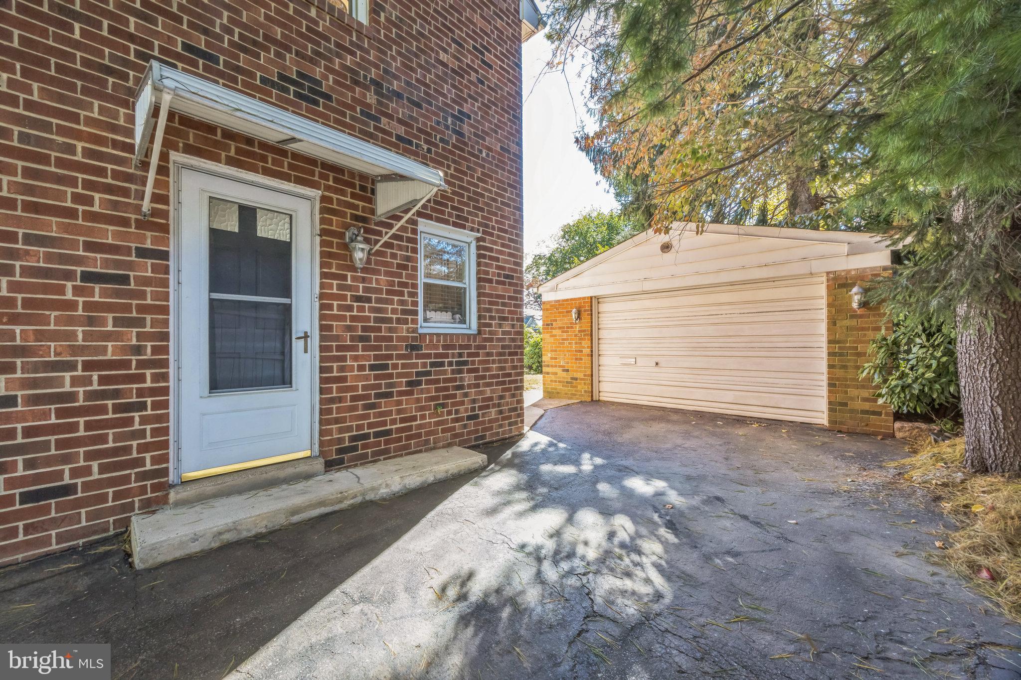 110 Lynbrooke Road Springfield, PA 19064 - Photo 12 of 39 Exterior door from kitchen to garage and driveway
