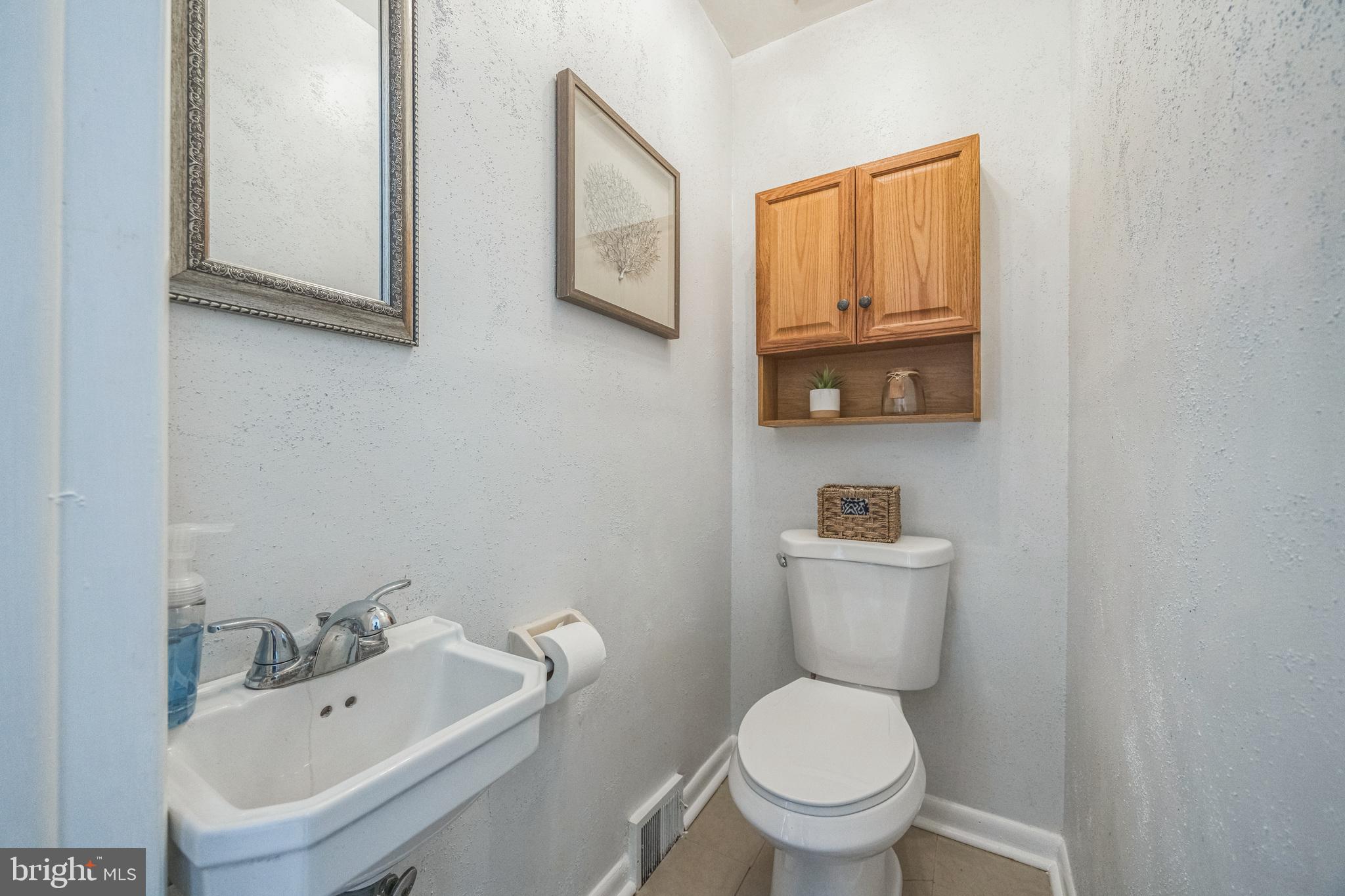 110 Lynbrooke Road Springfield, PA 19064 - Photo 16 of 39 Half bath on main level