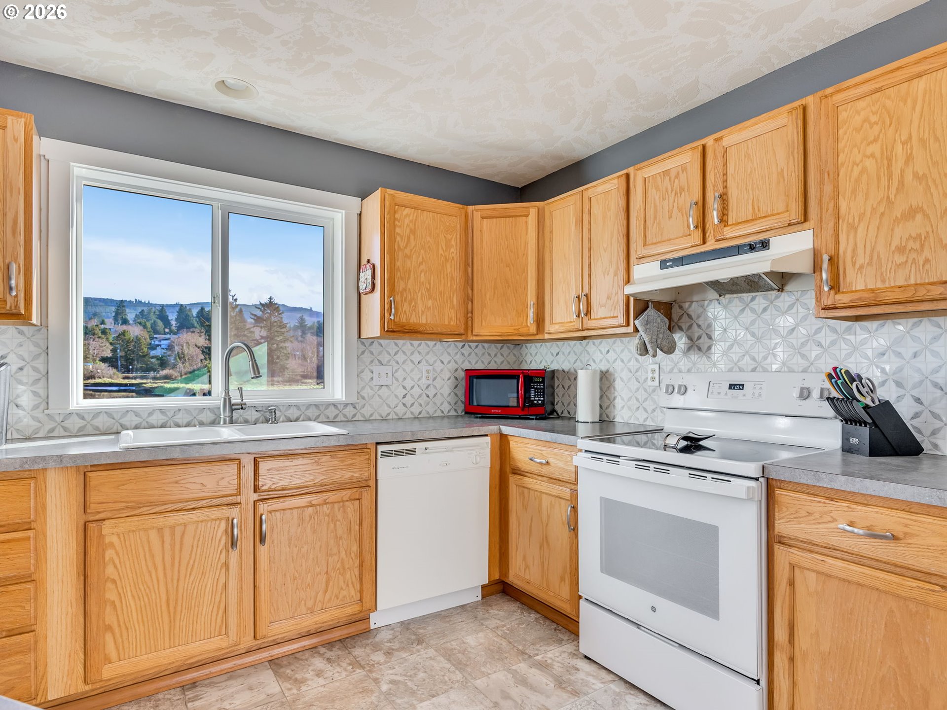 1255 Ave East Seaside, OR 97138 - Photo 15 of 40