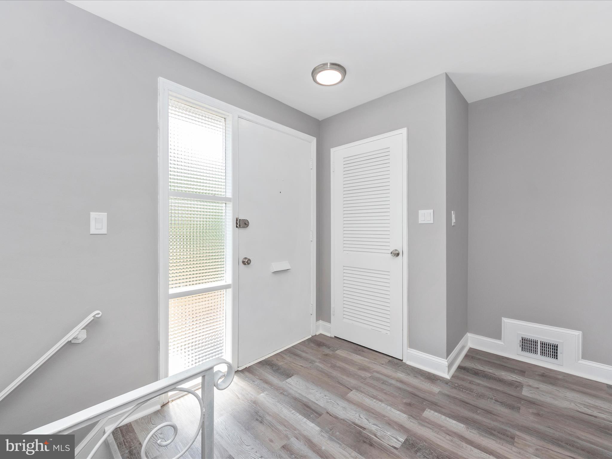 1402 Ray Road Hyattsville, MD 20782 - Photo 2 of 51 Foyer