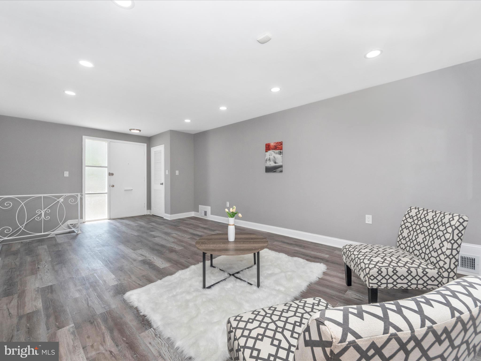 1402 Ray Road Hyattsville, MD 20782 - Photo 5 of 51 Living Room