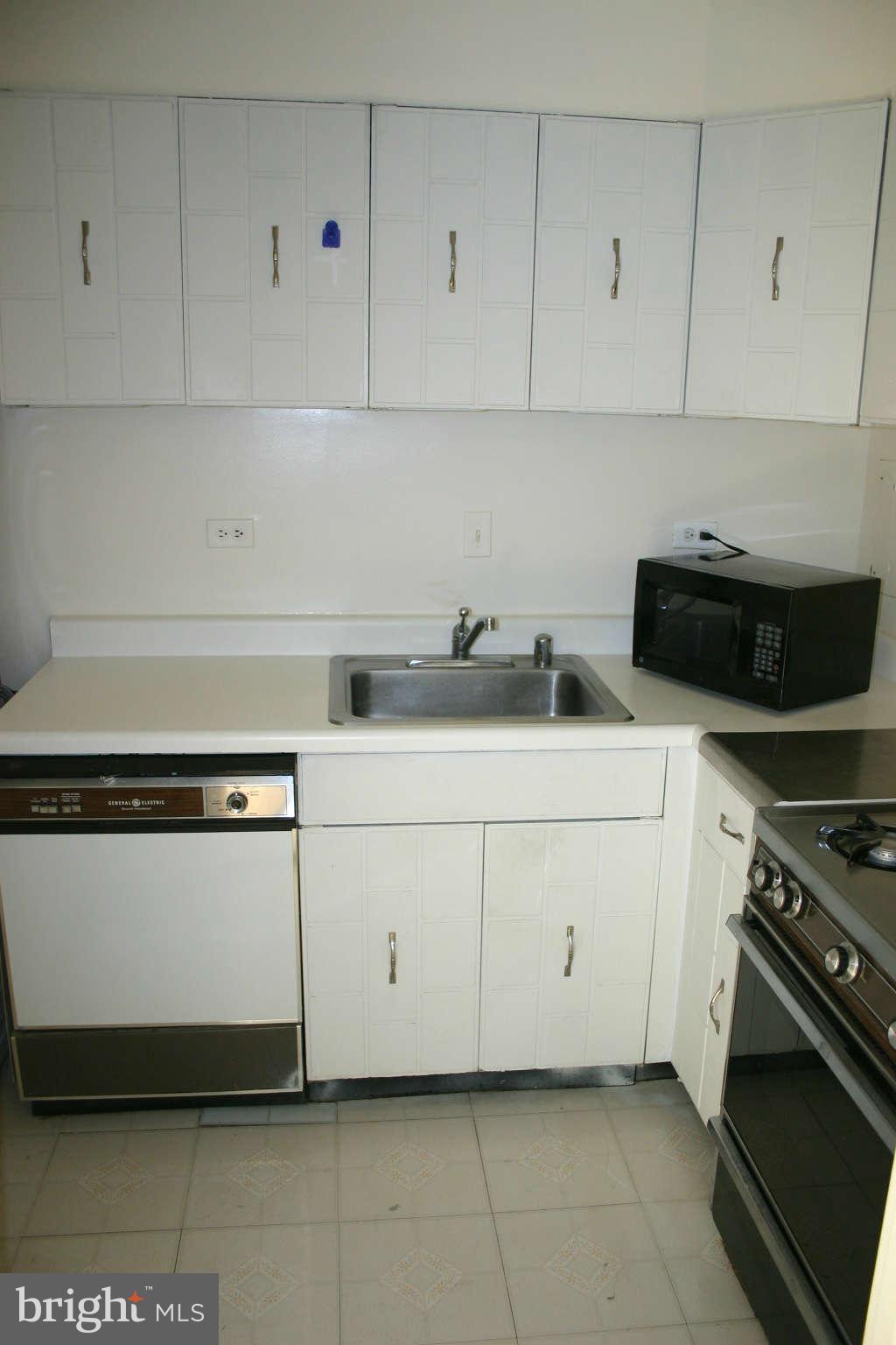 700 7th Street Southwest, Unit 423 Washington, DC 20024 - Photo 13 of 20 Kitchen