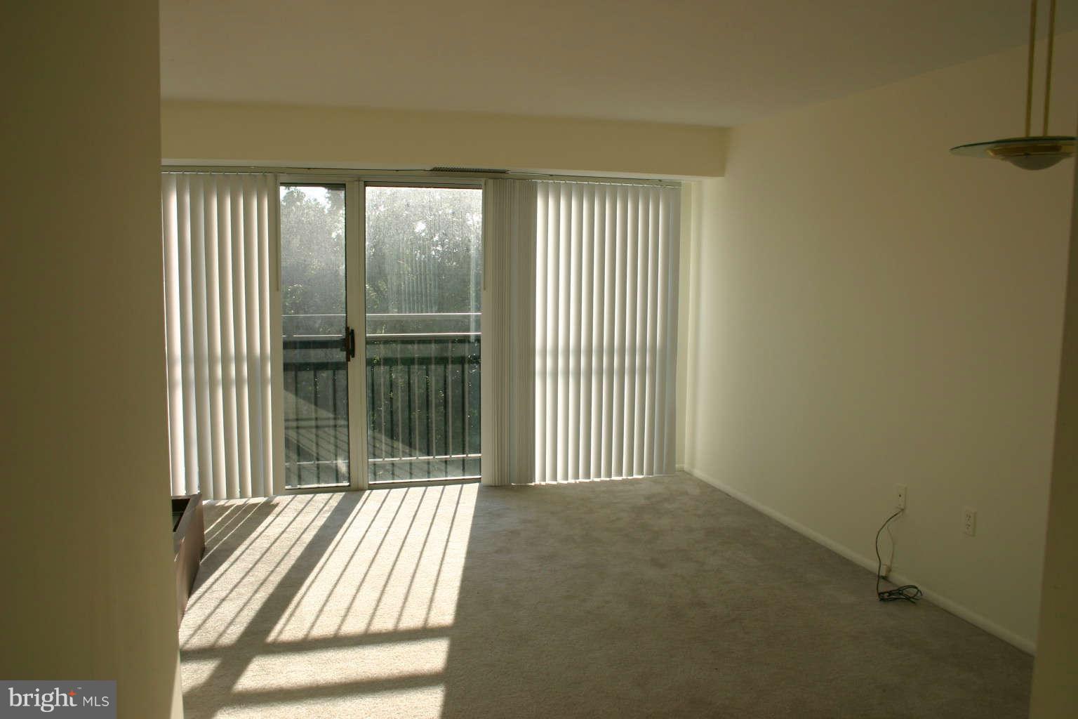 700 7th Street Southwest, Unit 423 Washington, DC 20024 - Photo 7 of 20 Living Room