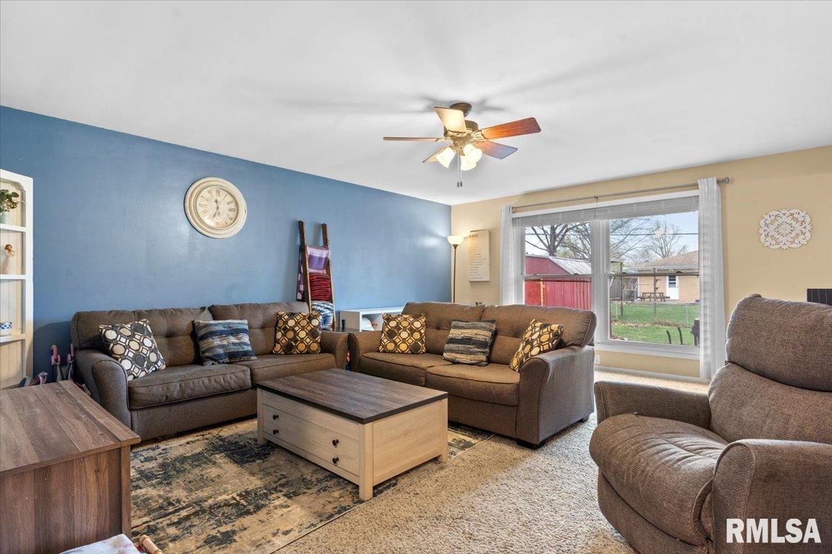 16 Marian Lane Springfield, IL 62704 - Photo 3 of 30