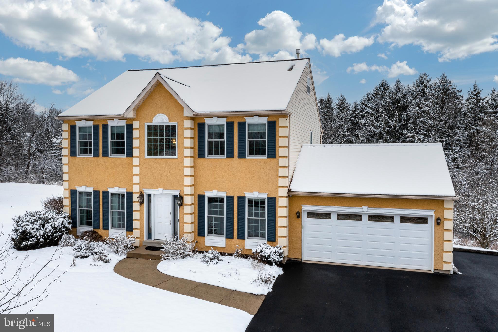 437 Sunny Ridge Road Gilbertsville, PA 19525 - Photo 6 of 71 lare driveway, lots of parking!