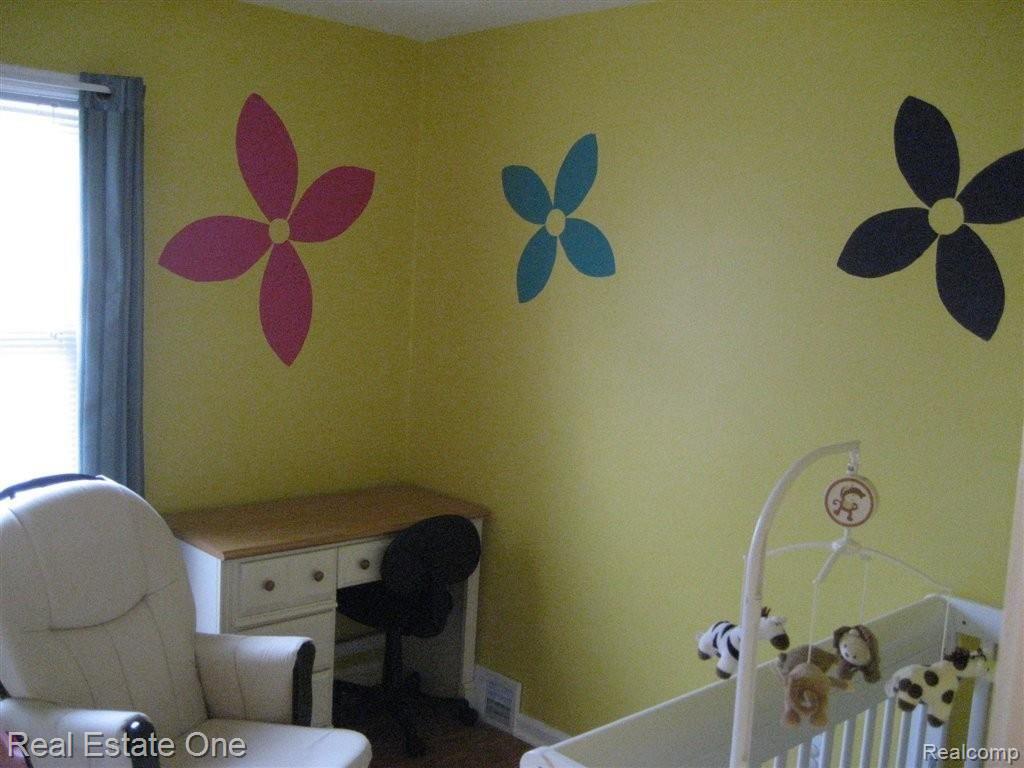 492 East 14 Mile Road Clawson, MI 48017 - Photo 19 of 26 BABYS SITTING AREA.jpg